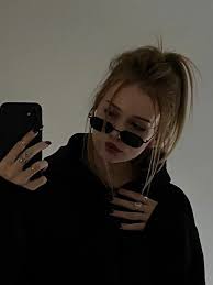 Chloe W.